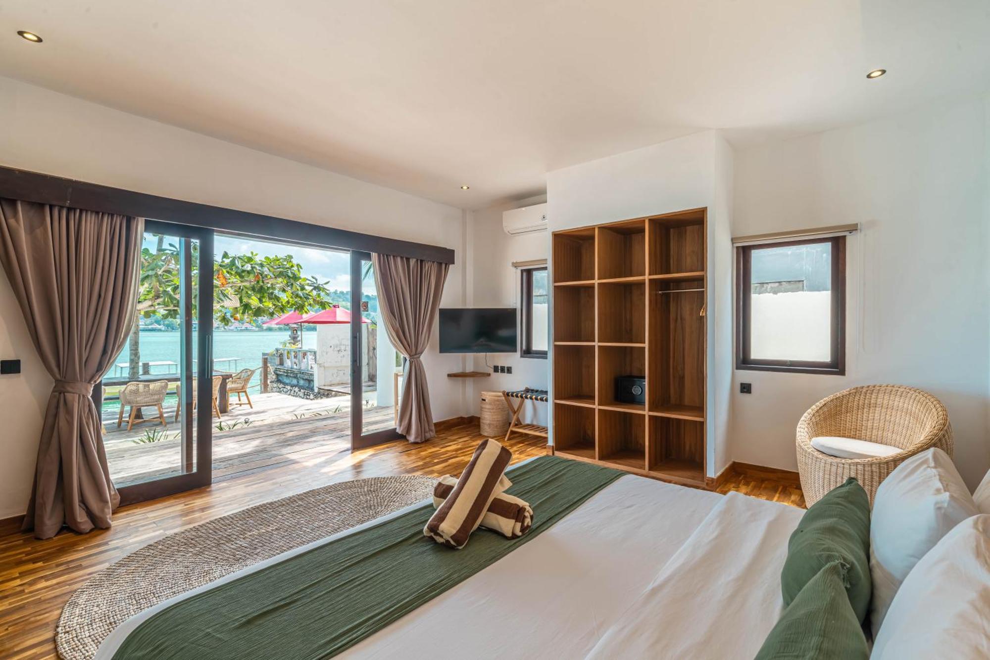 La Ceningan - Breathtaking 4br Beachfront In Nusa Ceningan Villa *
