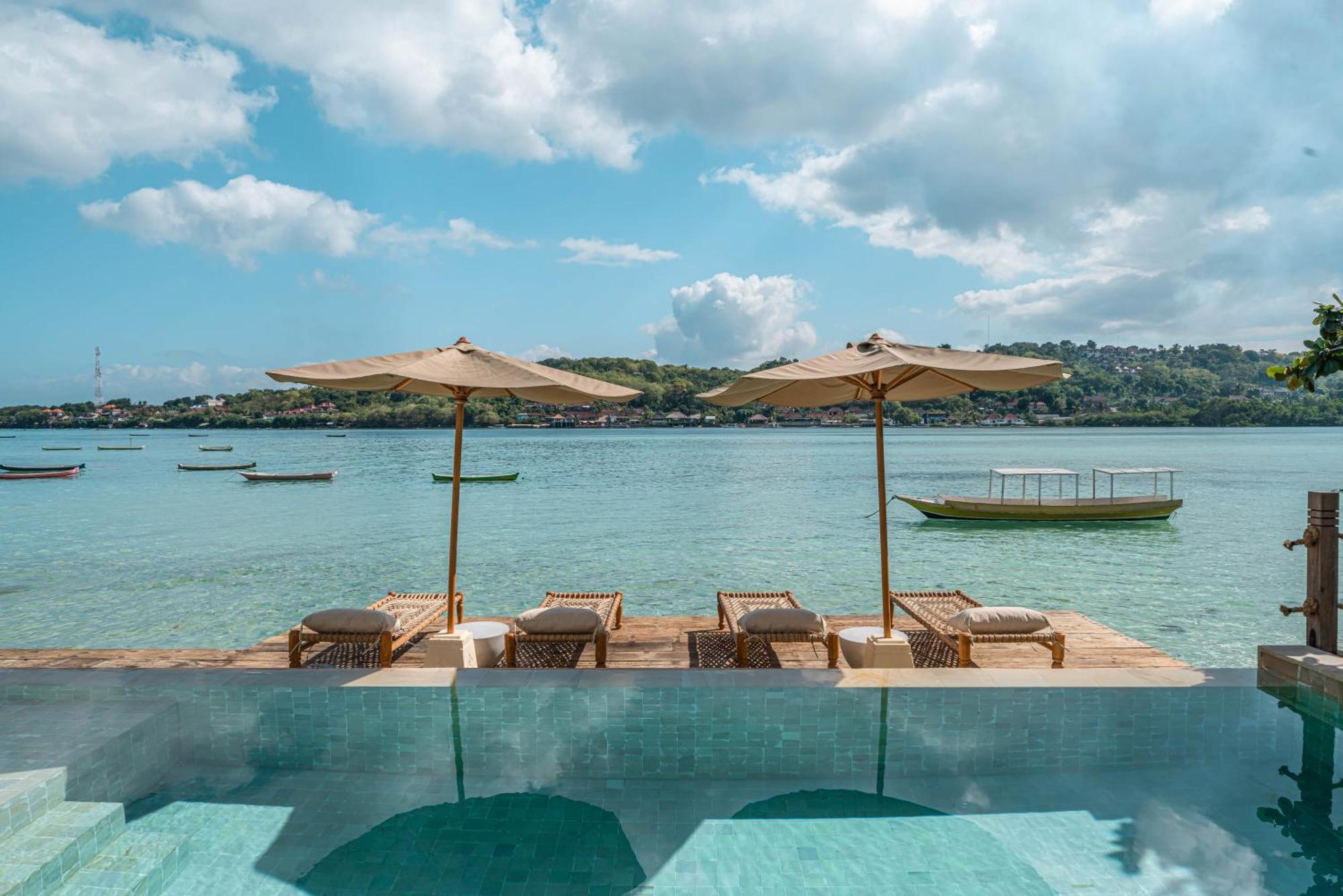 Villa La Ceningan - Breathtaking 4br Beachfront In Nusa Ceningan