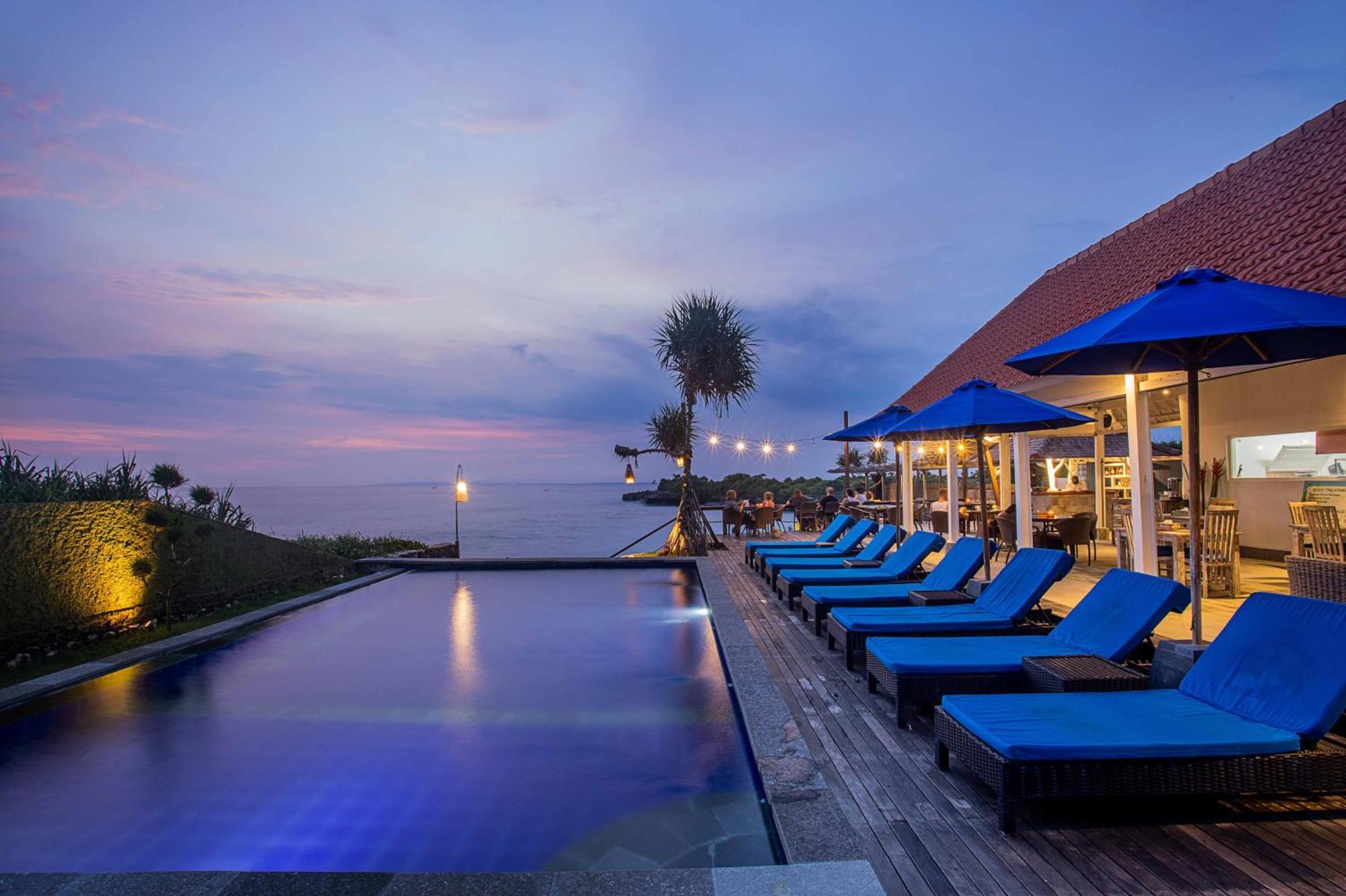 Water Blow Huts 3*