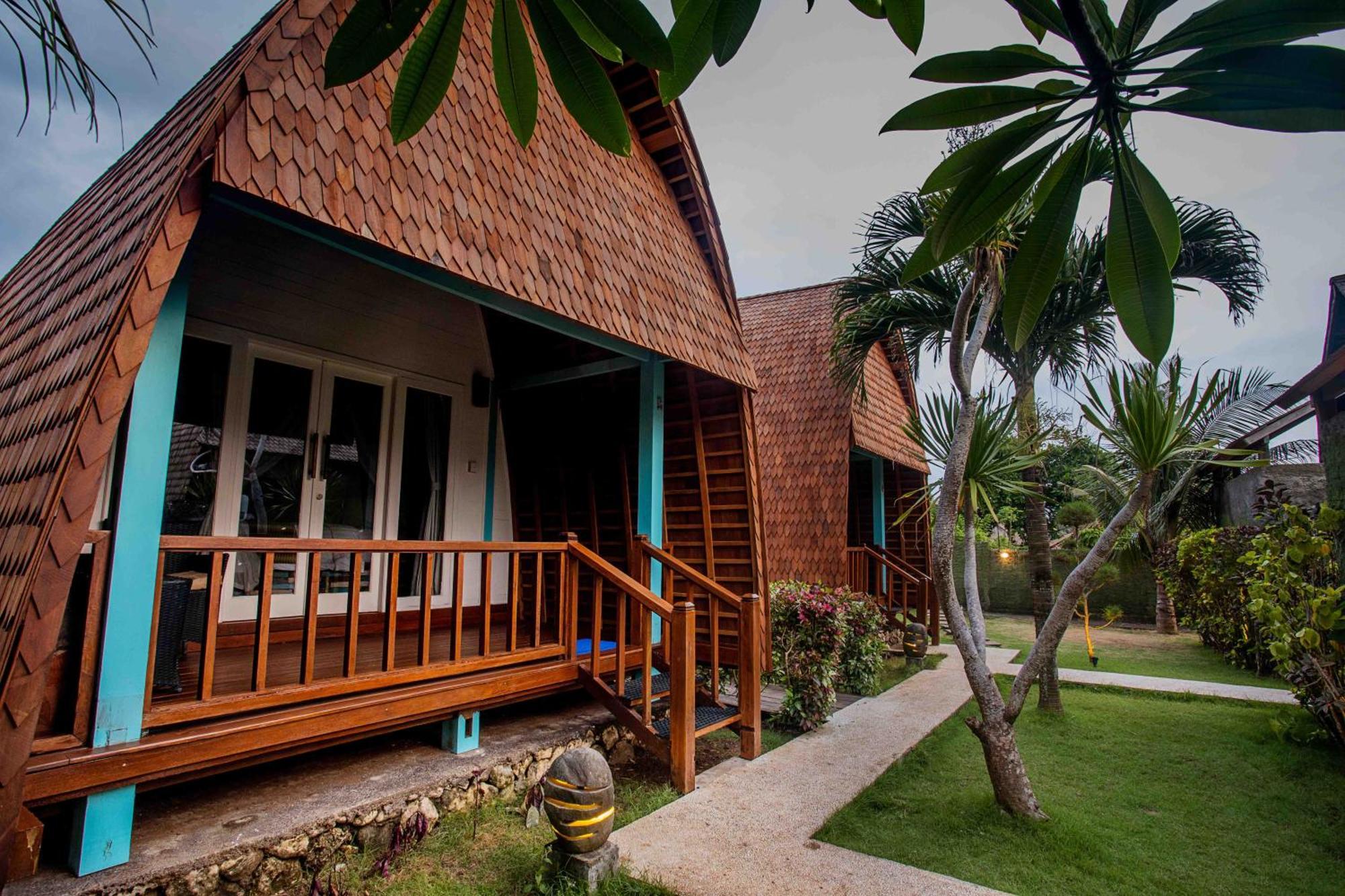 Water Blow Huts Holiday park Nusa Lembongan (Bali)