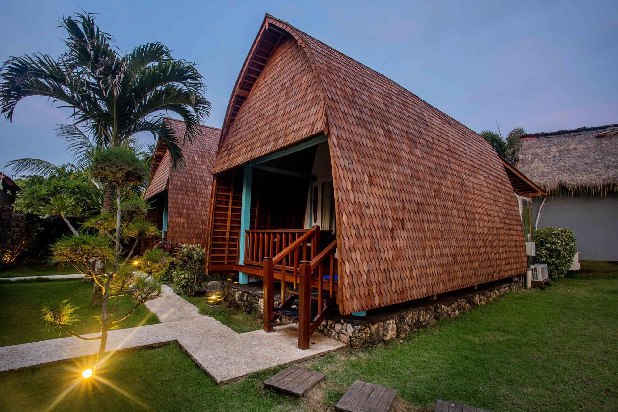 Water Blow Huts 3*