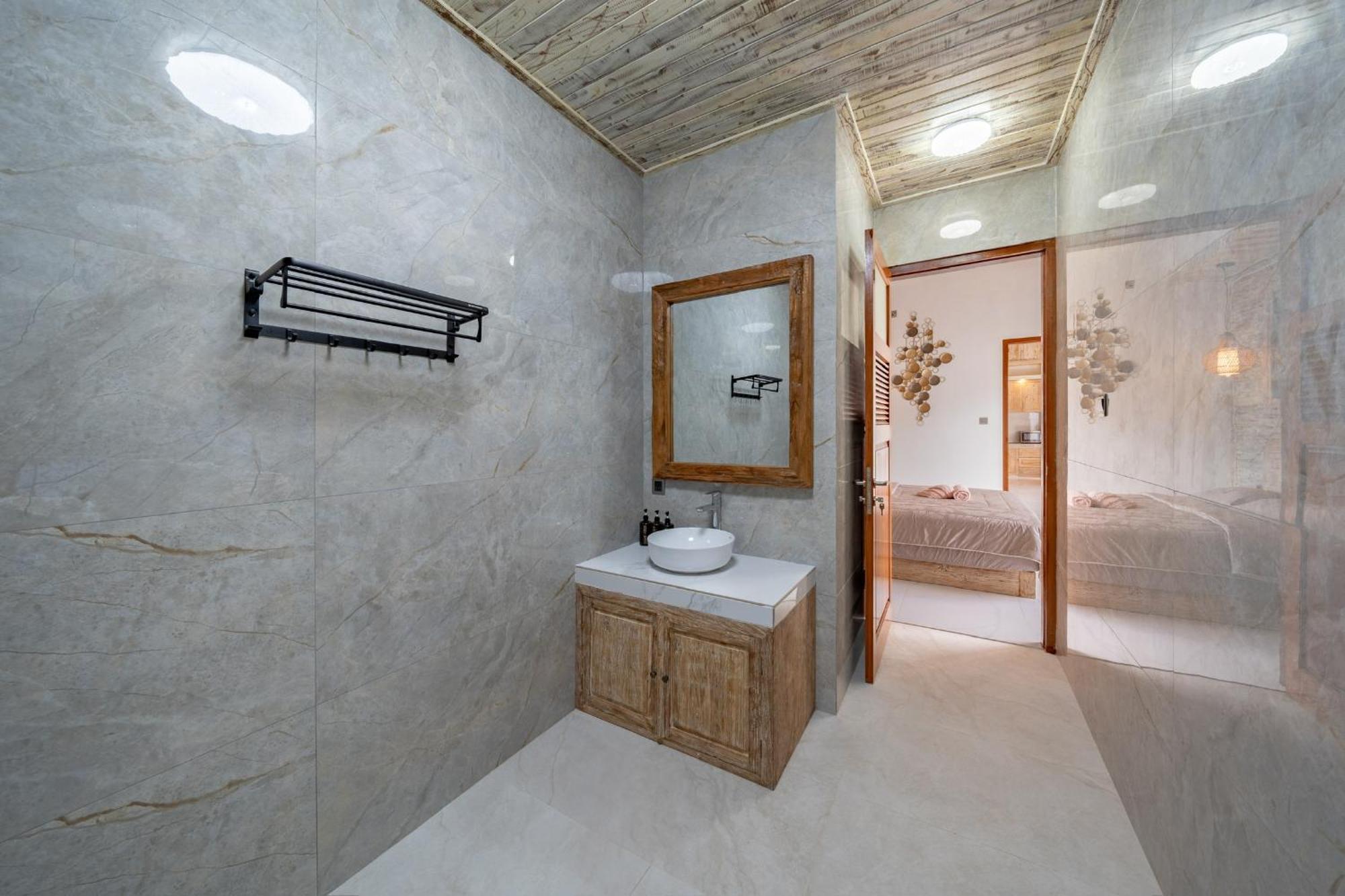 Ketut Losmen Villa *