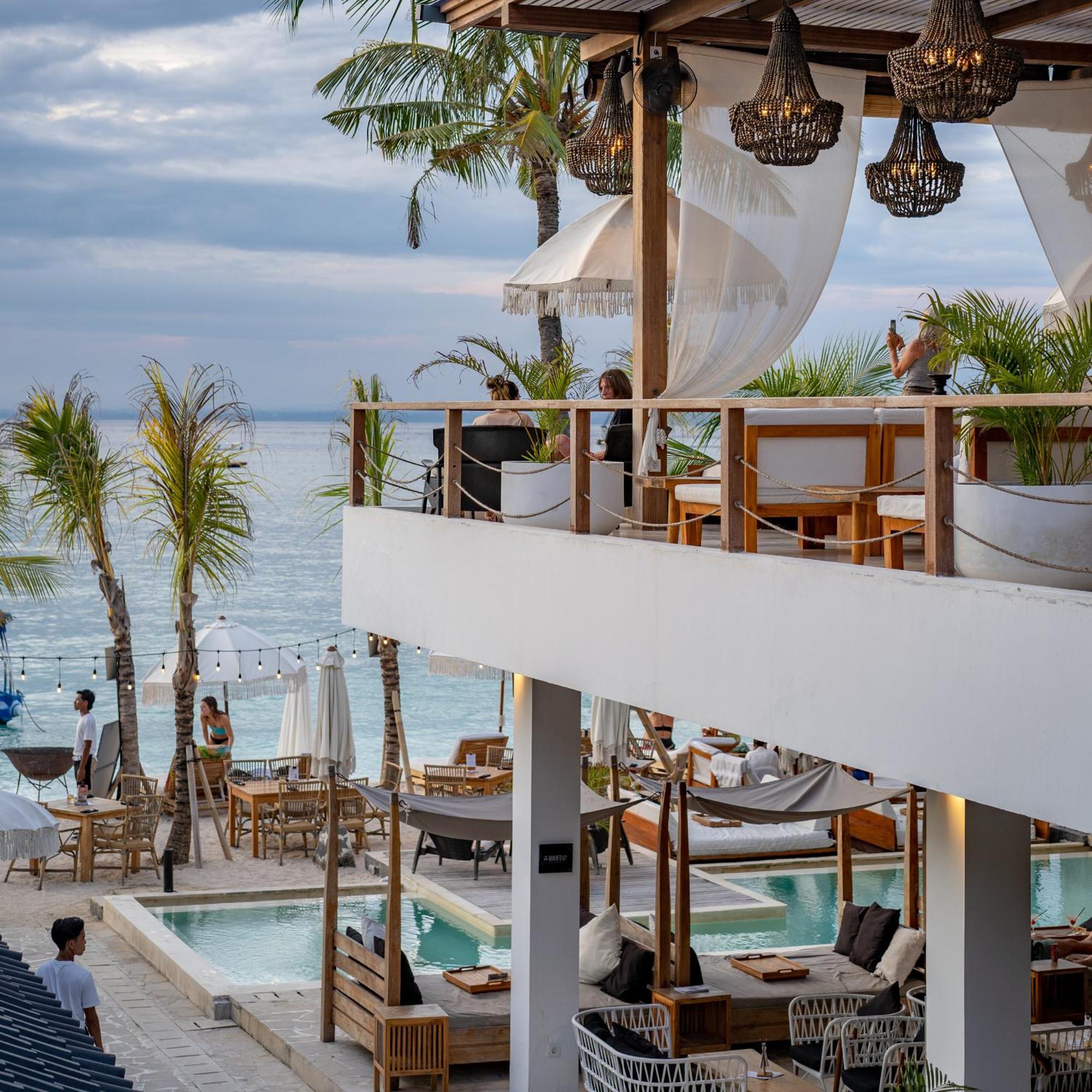 Ohana's Beachfront & Club 4*