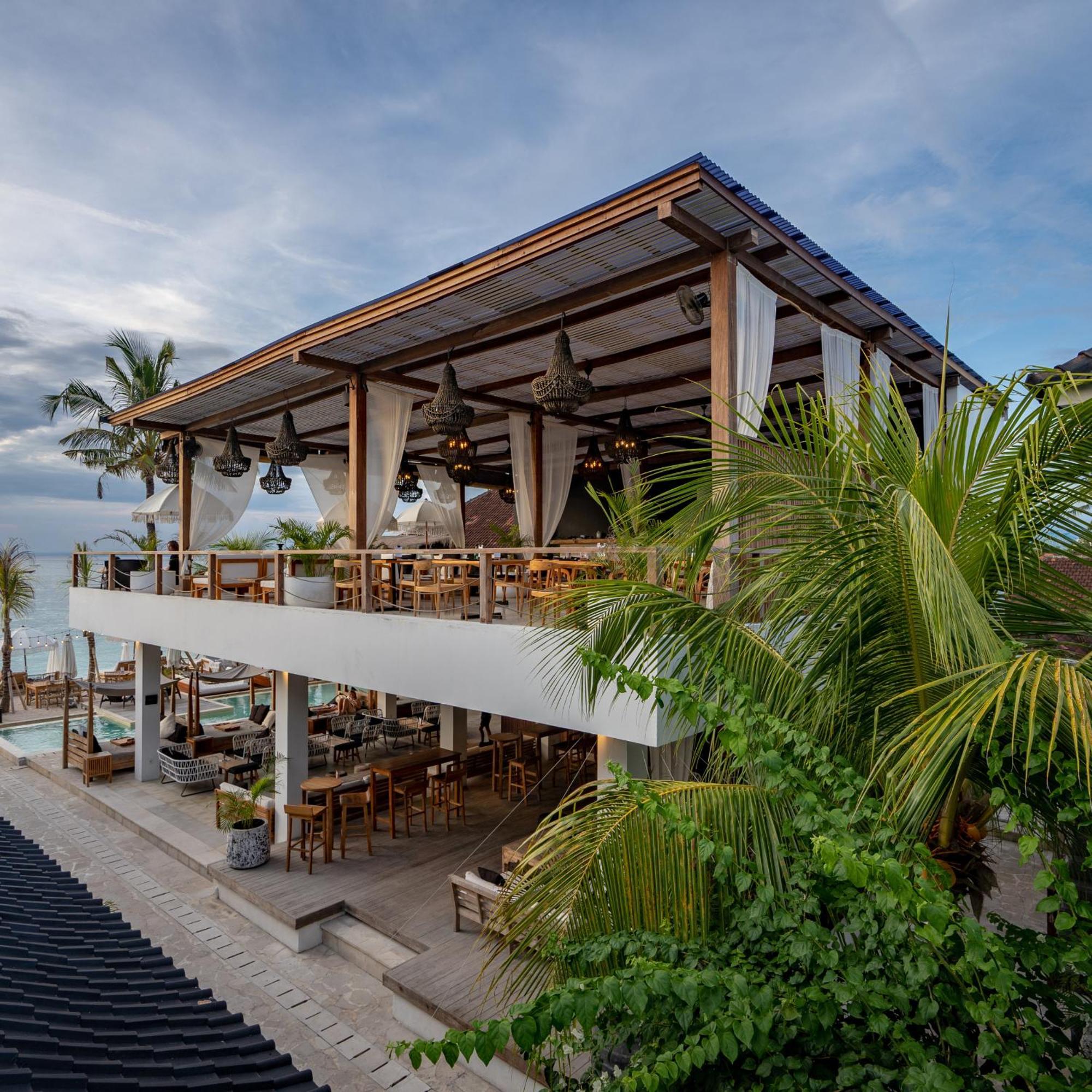 Ohana's Beachfront & Club 4*