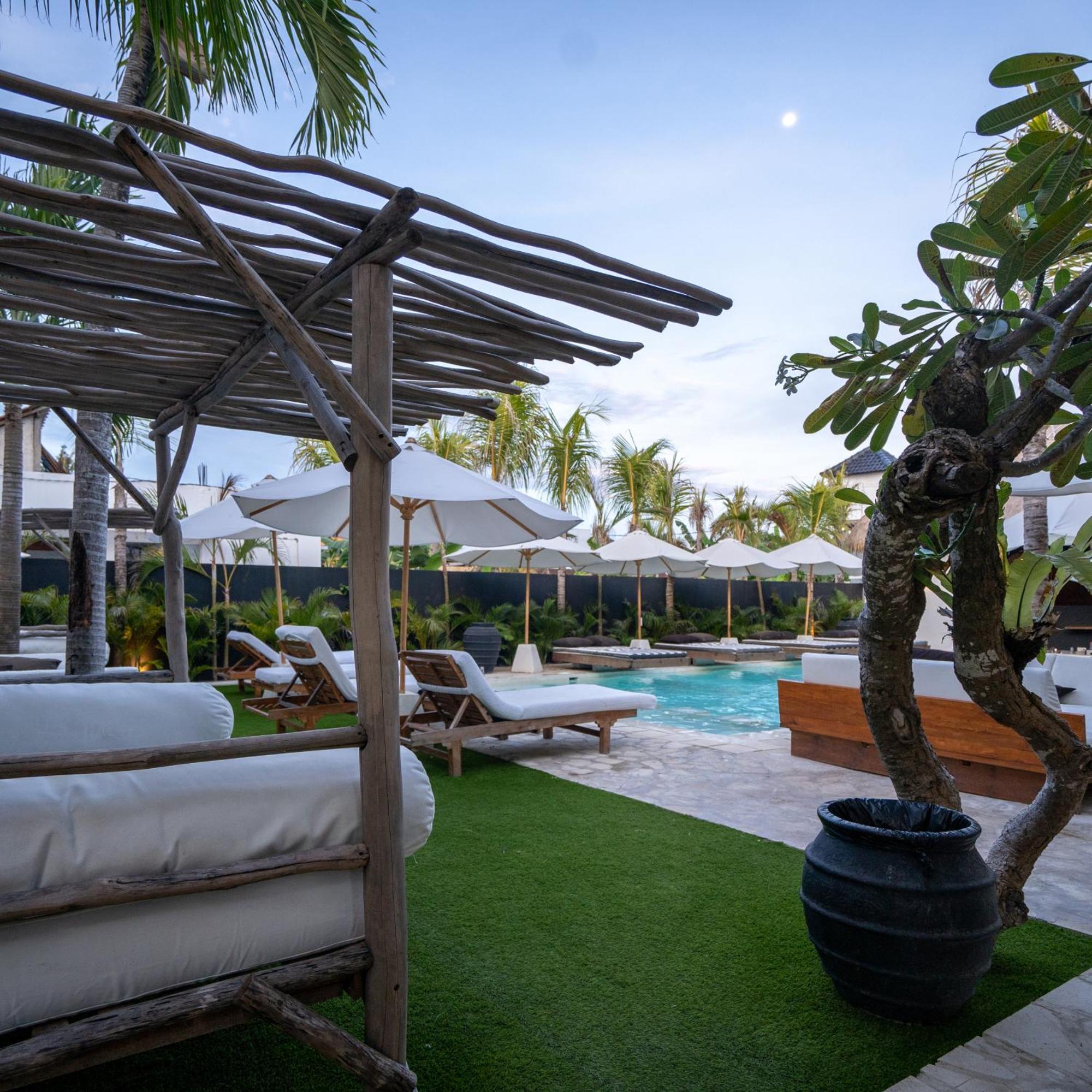 Resort Ohana's Beachfront & Club