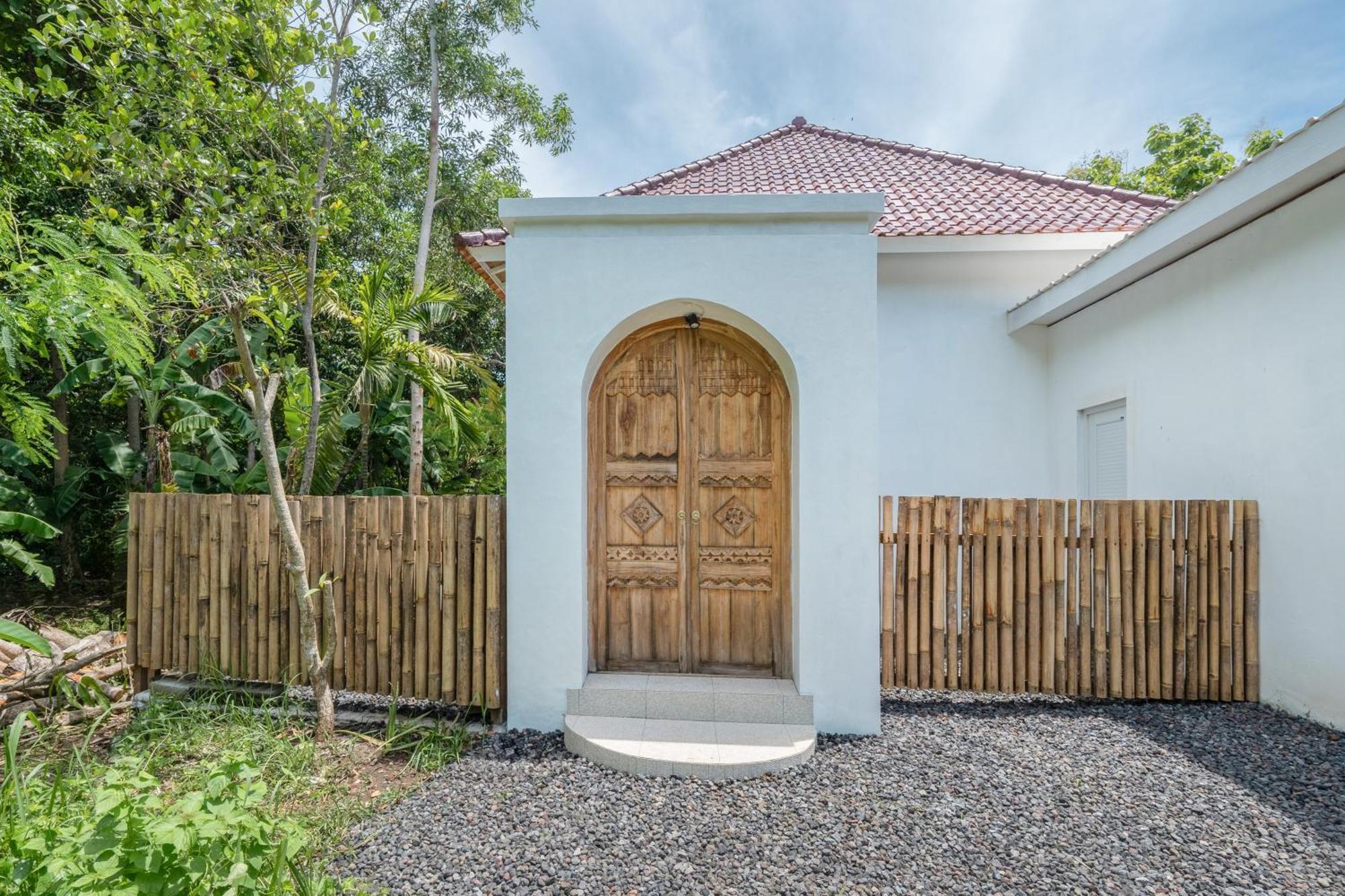 Villa Mahadevi *