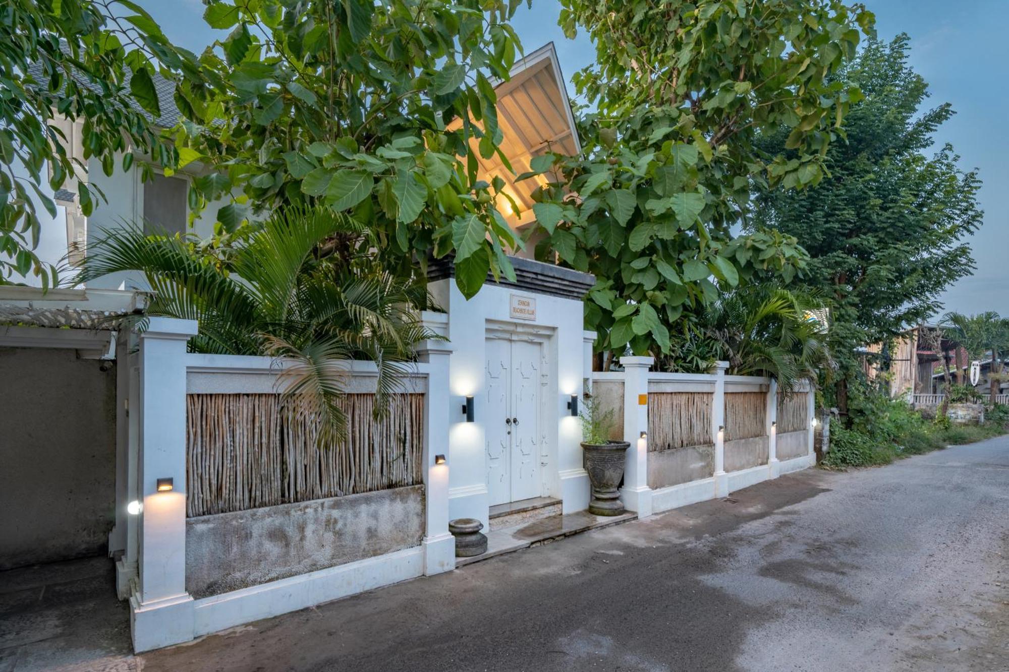 Ceningan Beachside Villa *