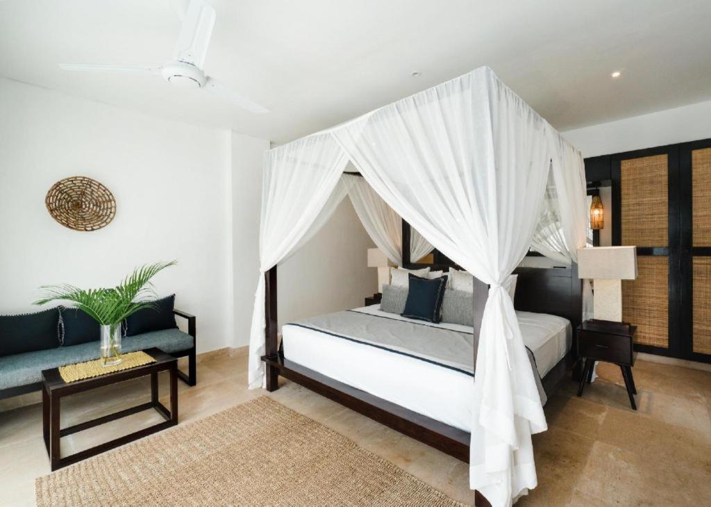 Batu Karang Lembongan & 4*