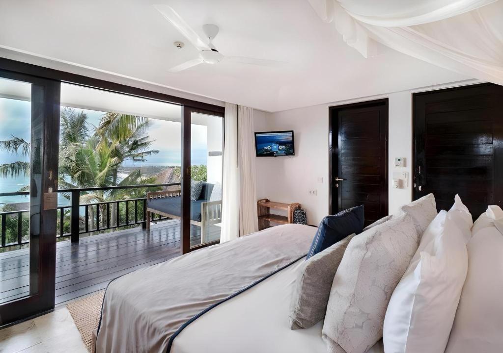 Batu Karang Lembongan & Resort 4*