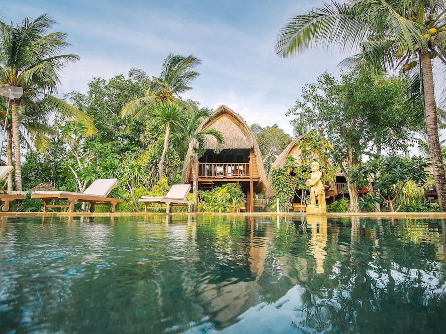 Sukanusa Luxury Huts Holiday park