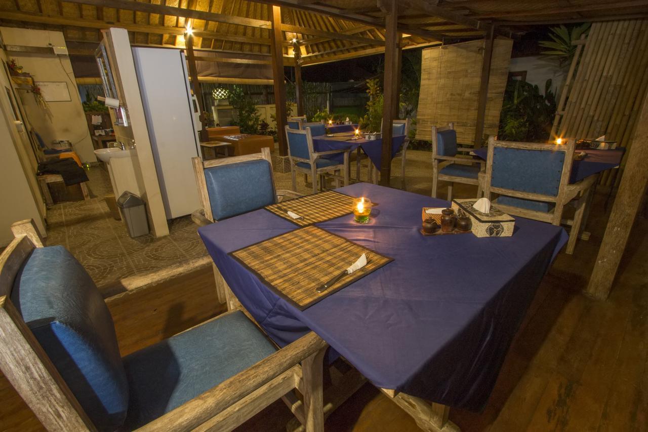 Amora Hut's