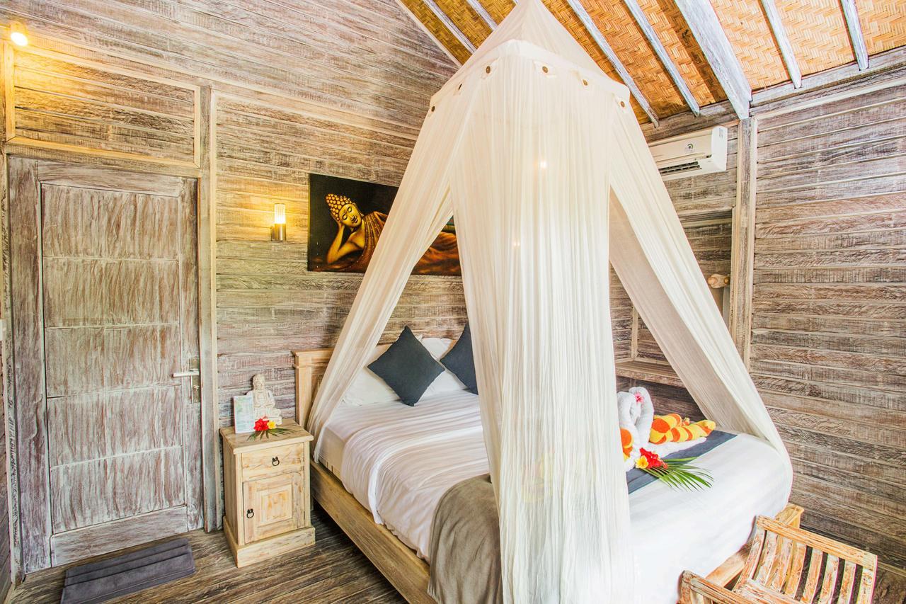 The Syron Huts 3*
