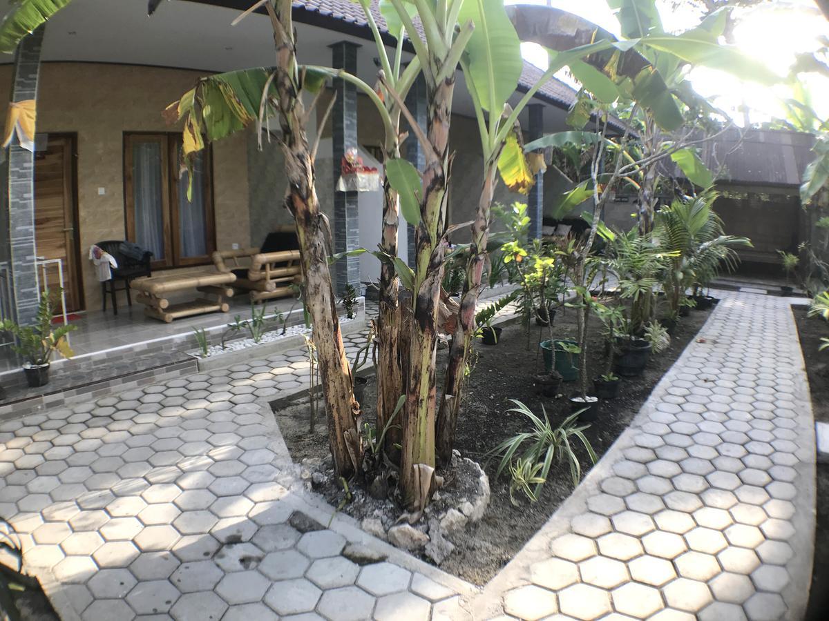 Homestay Belongs Beach Bungalow *