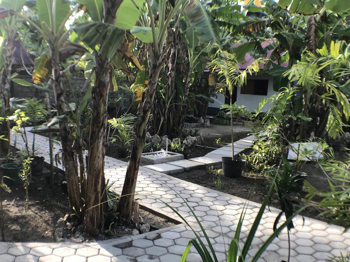 Homestay Belongs Beach Bungalow *