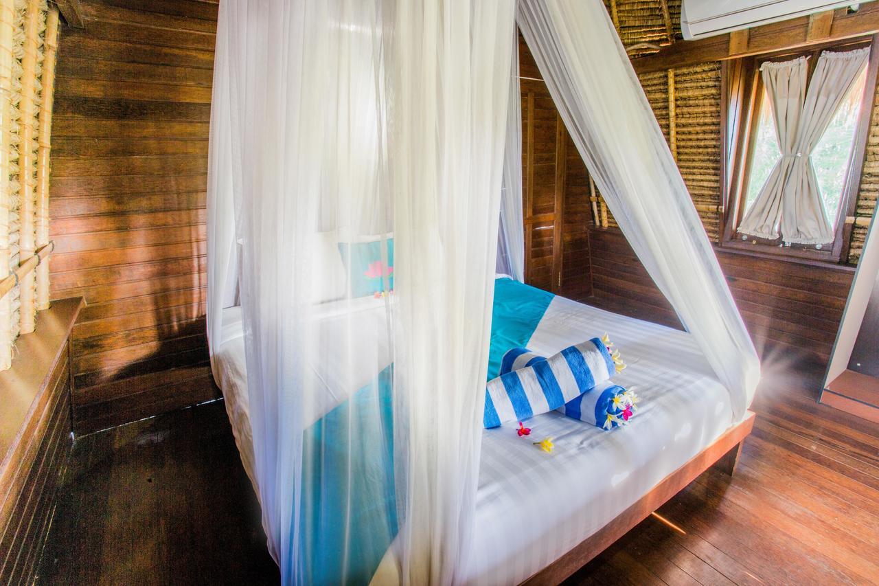 Lotus Garden Huts 3*