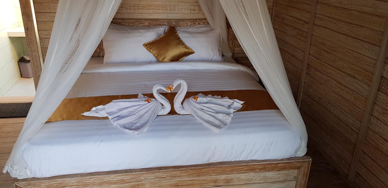 The Deny's Huts Homestay *
