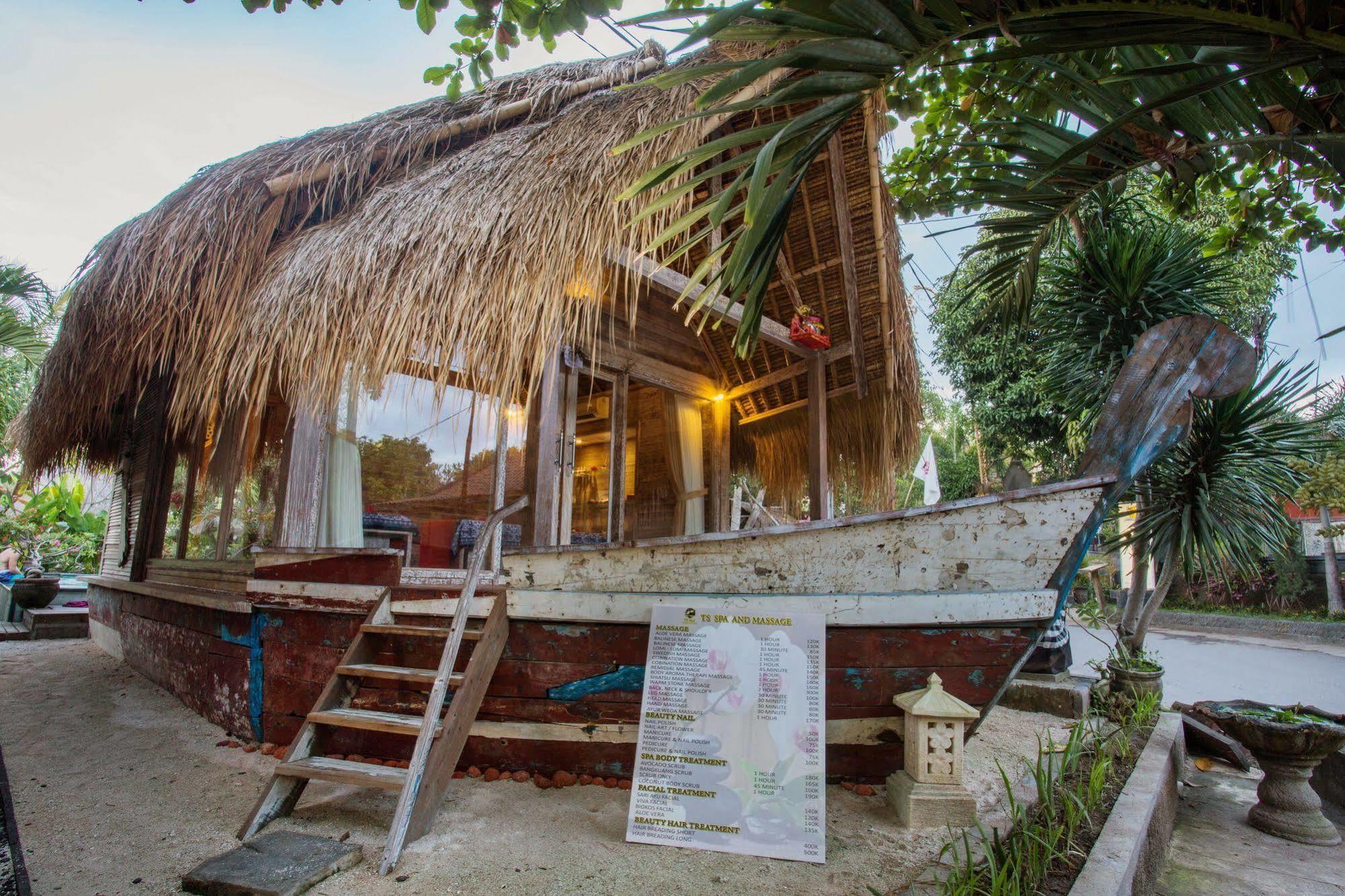 Ts Hut Holiday park 4*
