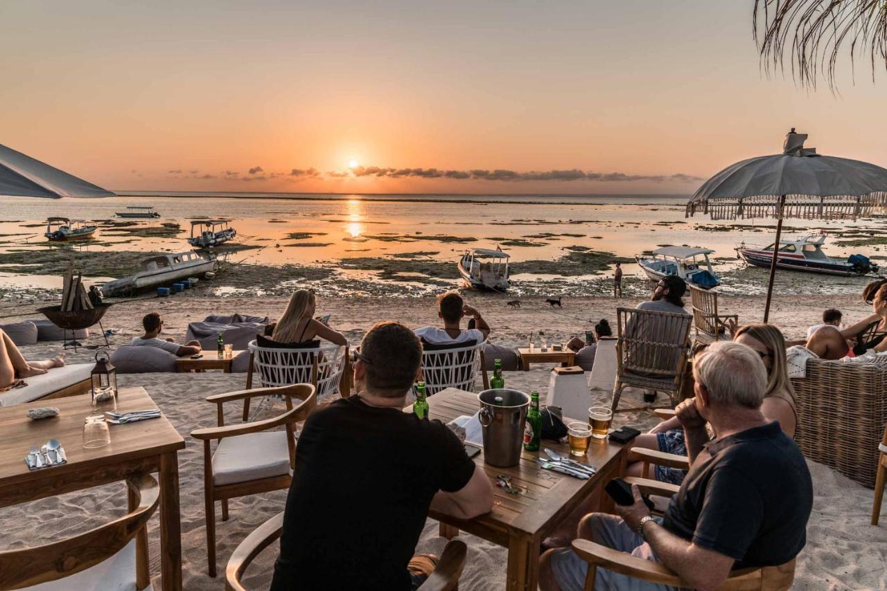 Ohana's Beachfront & Club