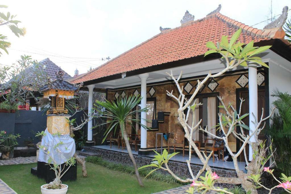 Wisma tamu Arya Enny Salon And *