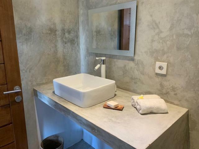 Apartment 3 Monkeys Gym Recovery Centre Nusa Lembongan (Bali)