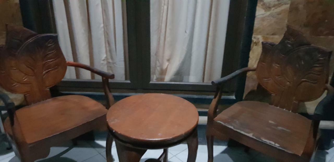 Arya Enny Salon And Wisma tamu Nusa Lembongan (Bali)