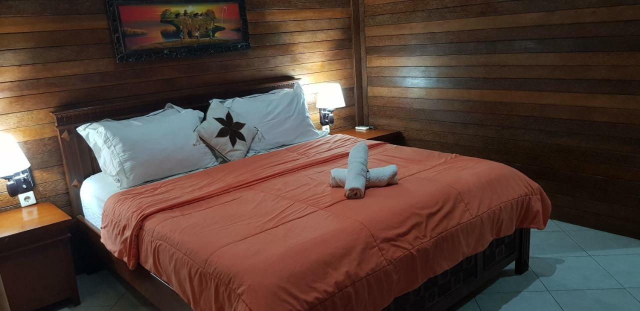 Arya Enny Salon And Nusa Lembongan (Bali)