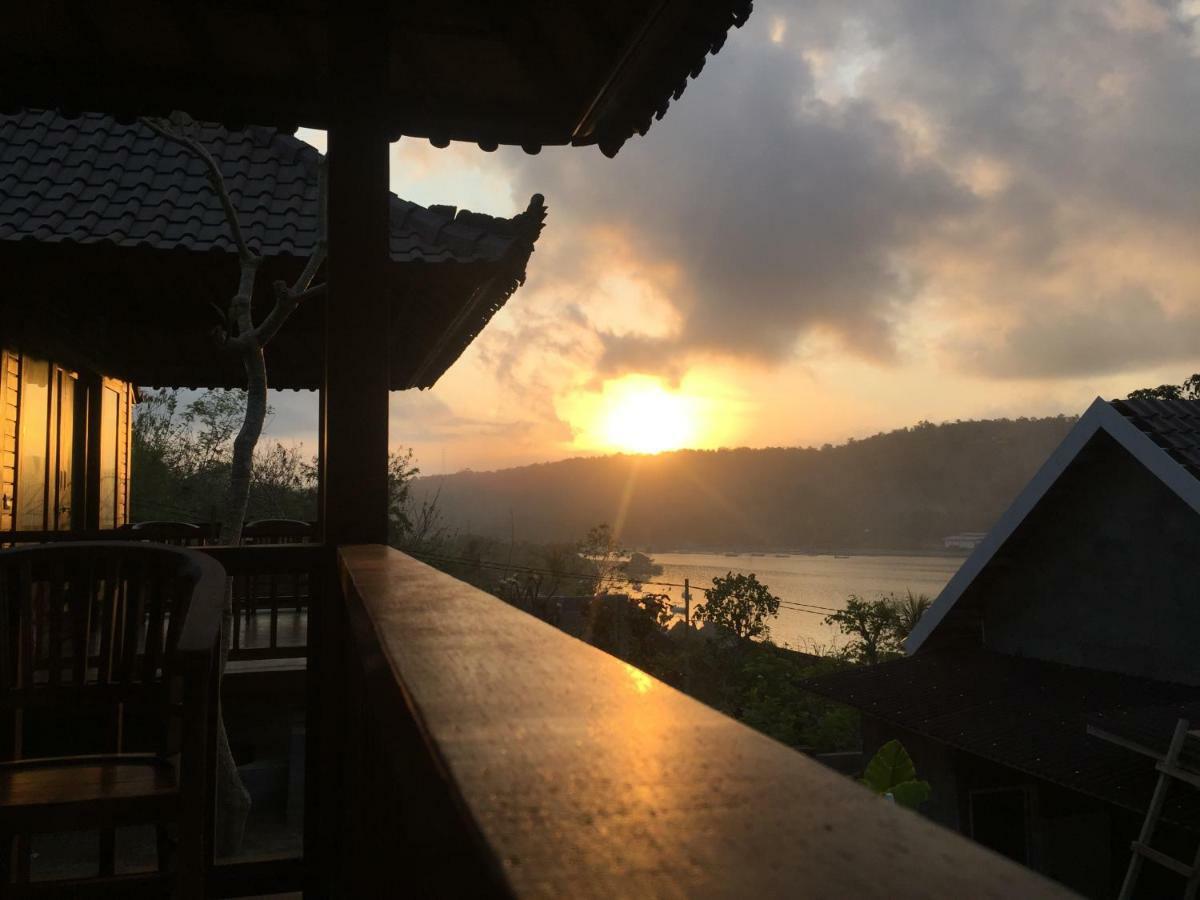 Sunday Huts