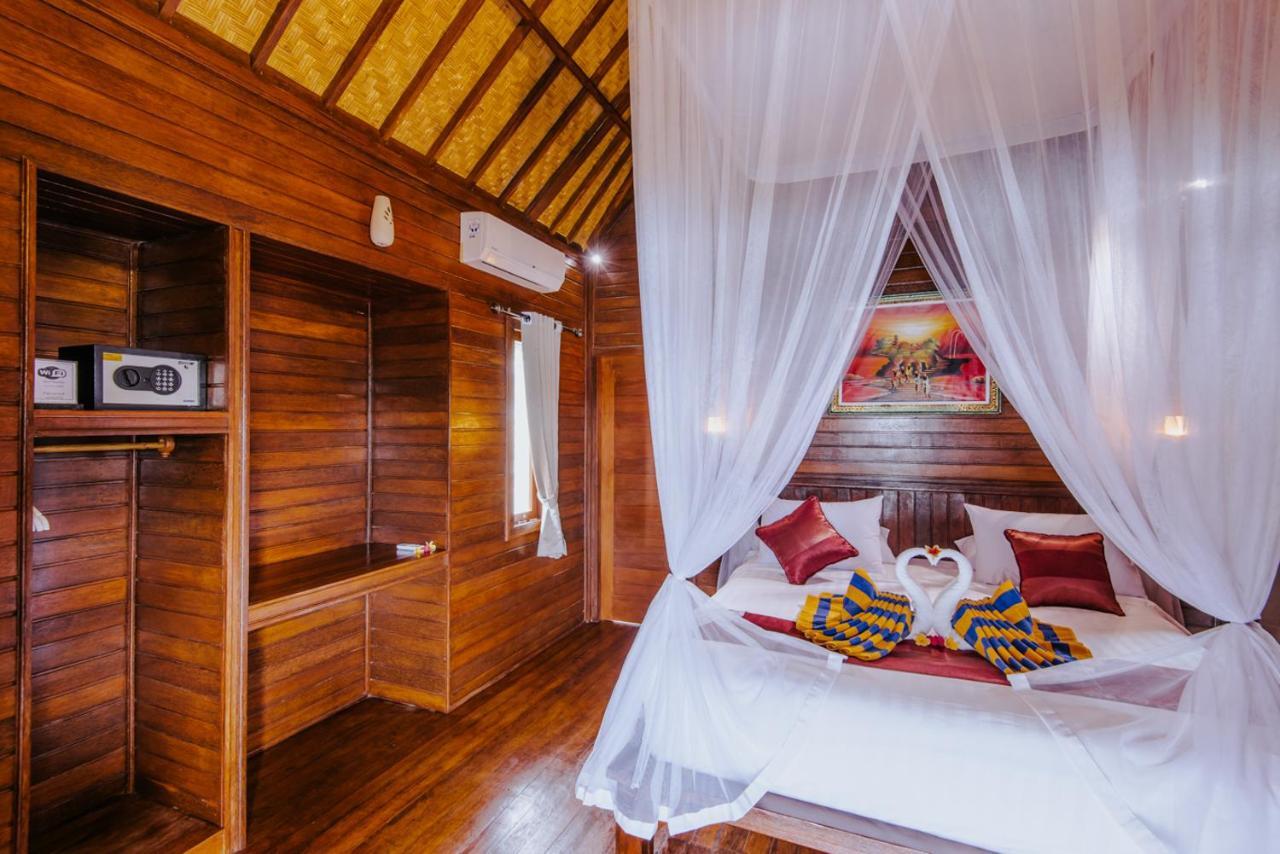 Sunday Huts 3*