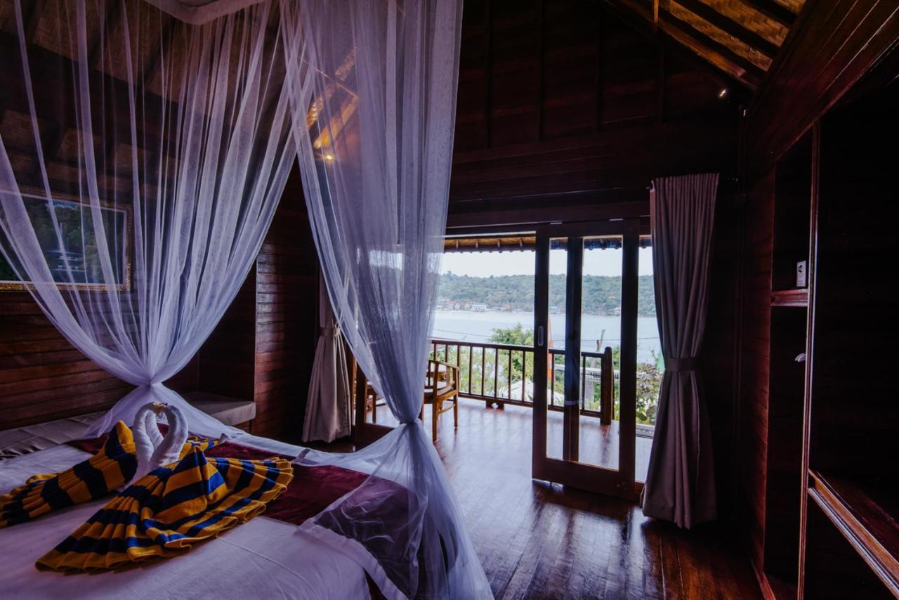 Sunday Huts