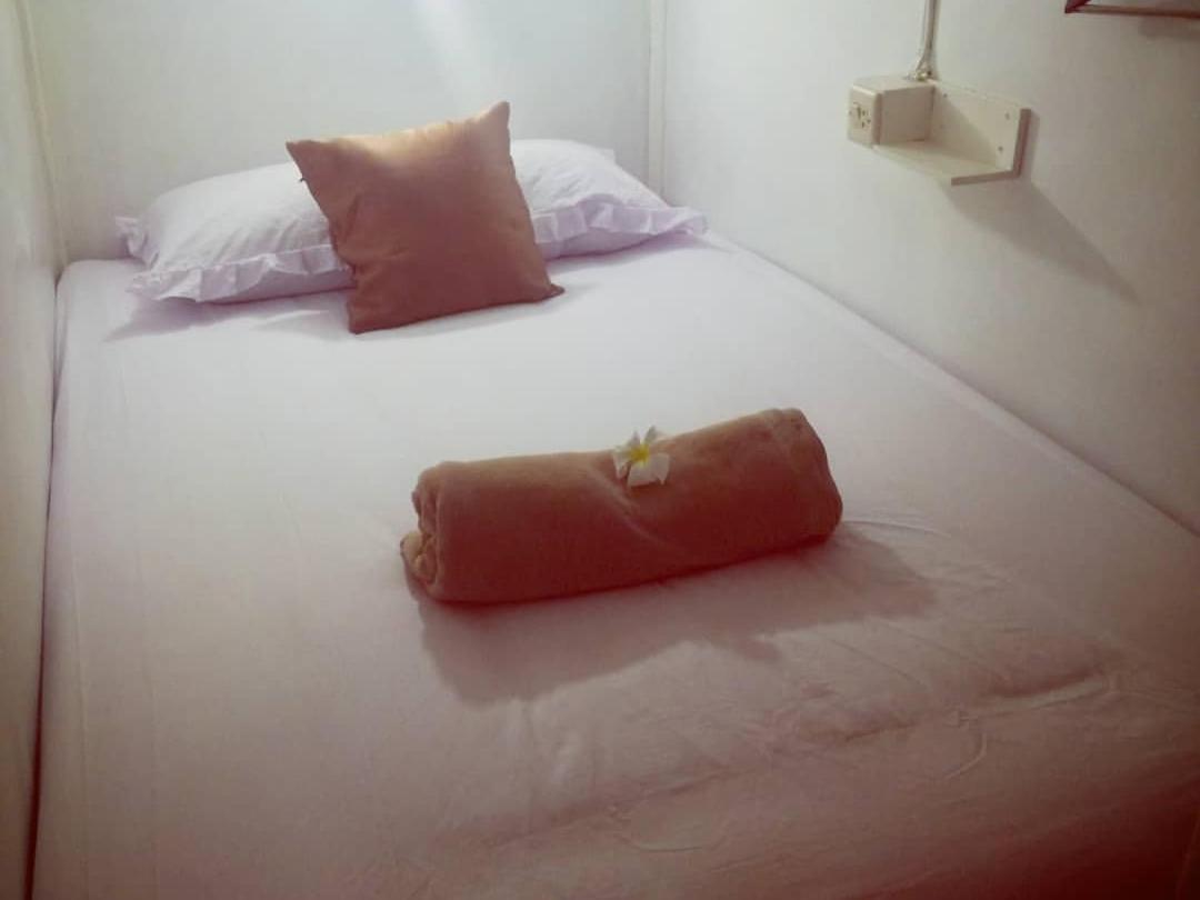 Gb Hostel *