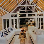 Villa Waru One