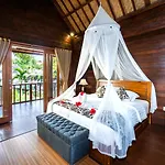 Bale Gede Lembongan