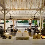Villa Lagoon - Elegant & Absolute Beachfront In Nusa Ceningan