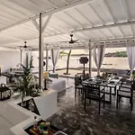 Villa Lagoon - Elegant & Absolute Beachfront In Nusa Ceningan