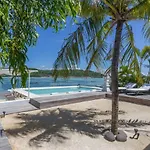 Villa Lagoon - Elegant & Absolute Beachfront In Nusa Ceningan