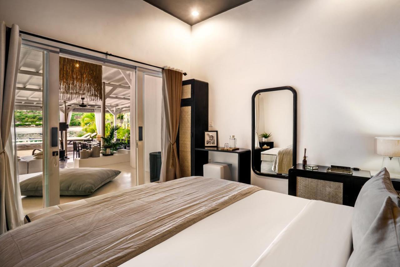Lagoon - Elegant & Absolute Beachfront In Nusa Ceningan Villa