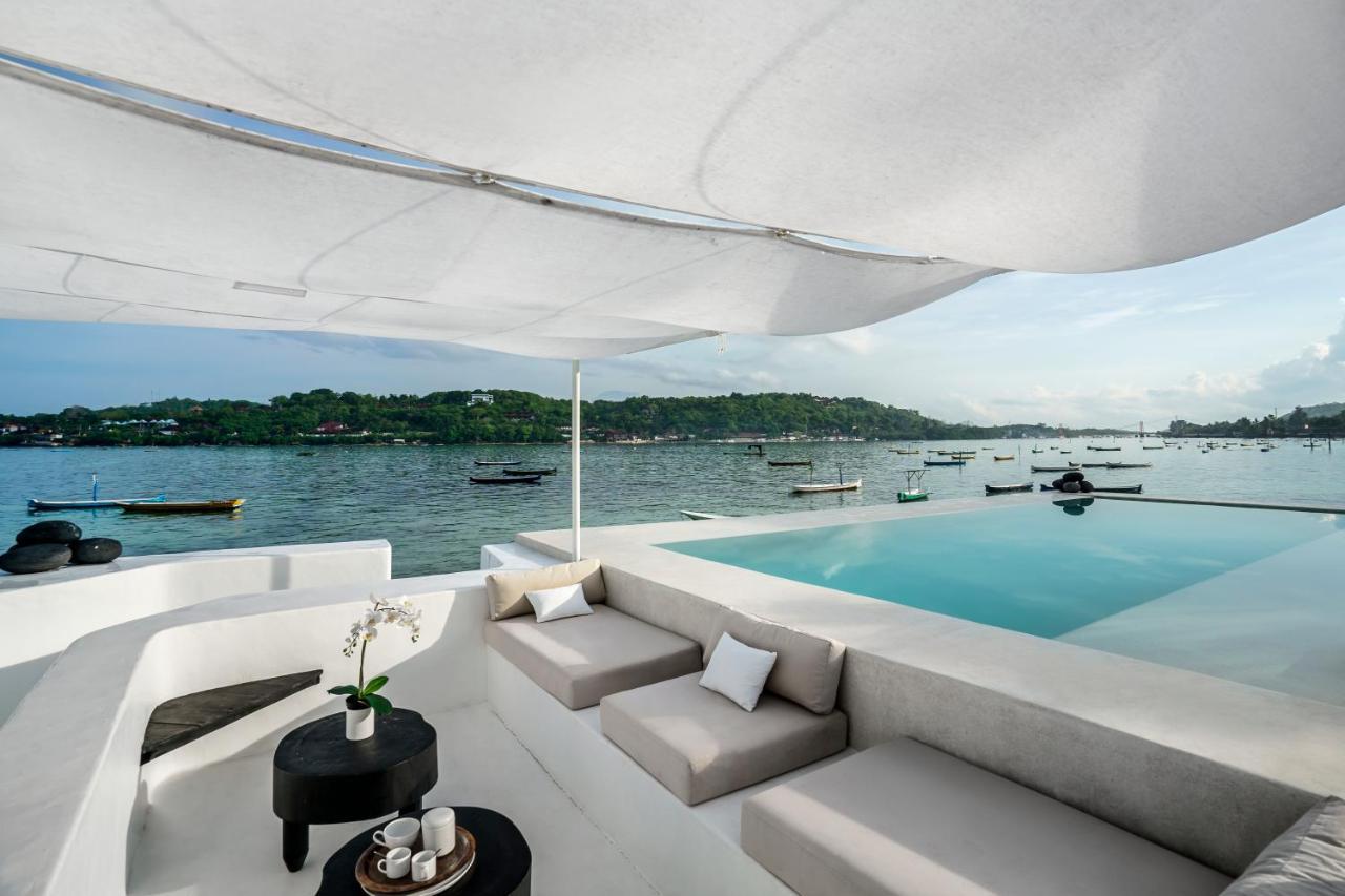 Villa Lagoon - Elegant & Absolute Beachfront In Nusa Ceningan