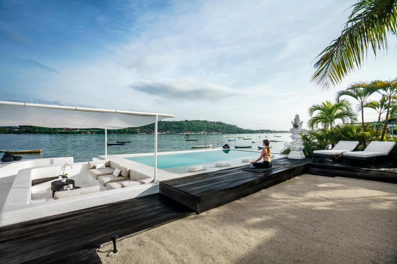 Lagoon - Elegant & Absolute Beachfront In Nusa Ceningan Villa
