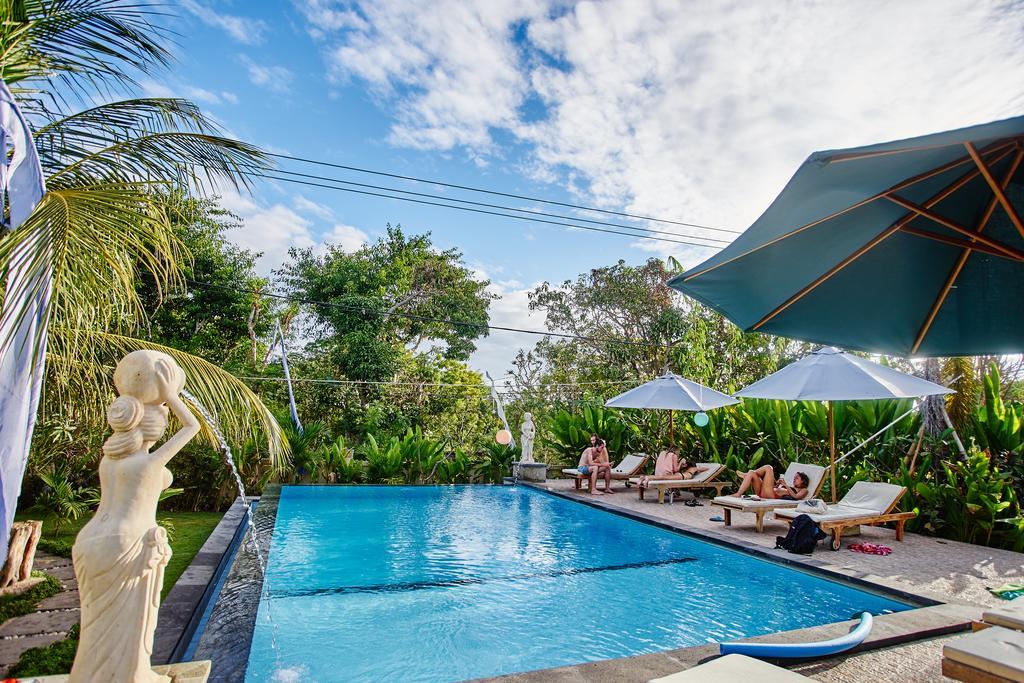 Taos House Nusa