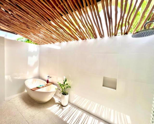 Holiday park Mista Ceningan's Previously The Kubu 221 Nusa Lembongan (Bali)