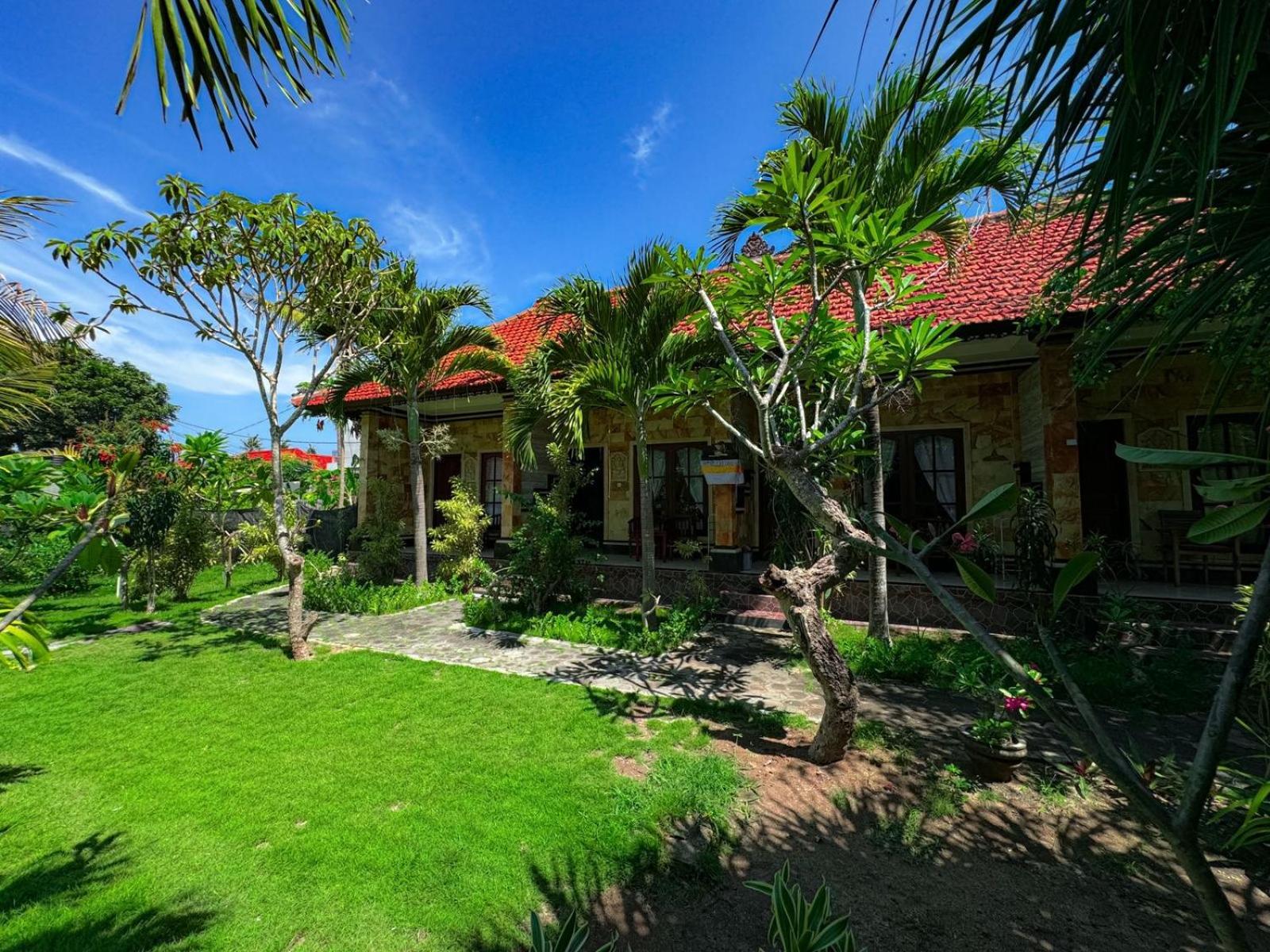 Tiki Bar And Guest house 2*