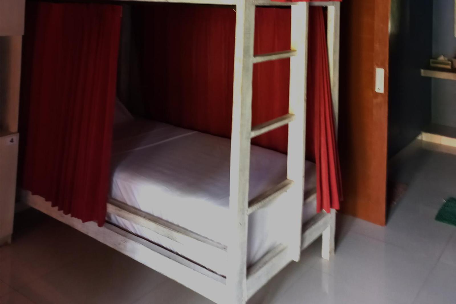 Castaway Island Hostel *
