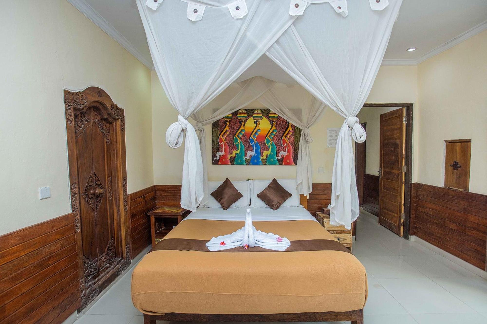 Tropical Garden By Tanis Hotel