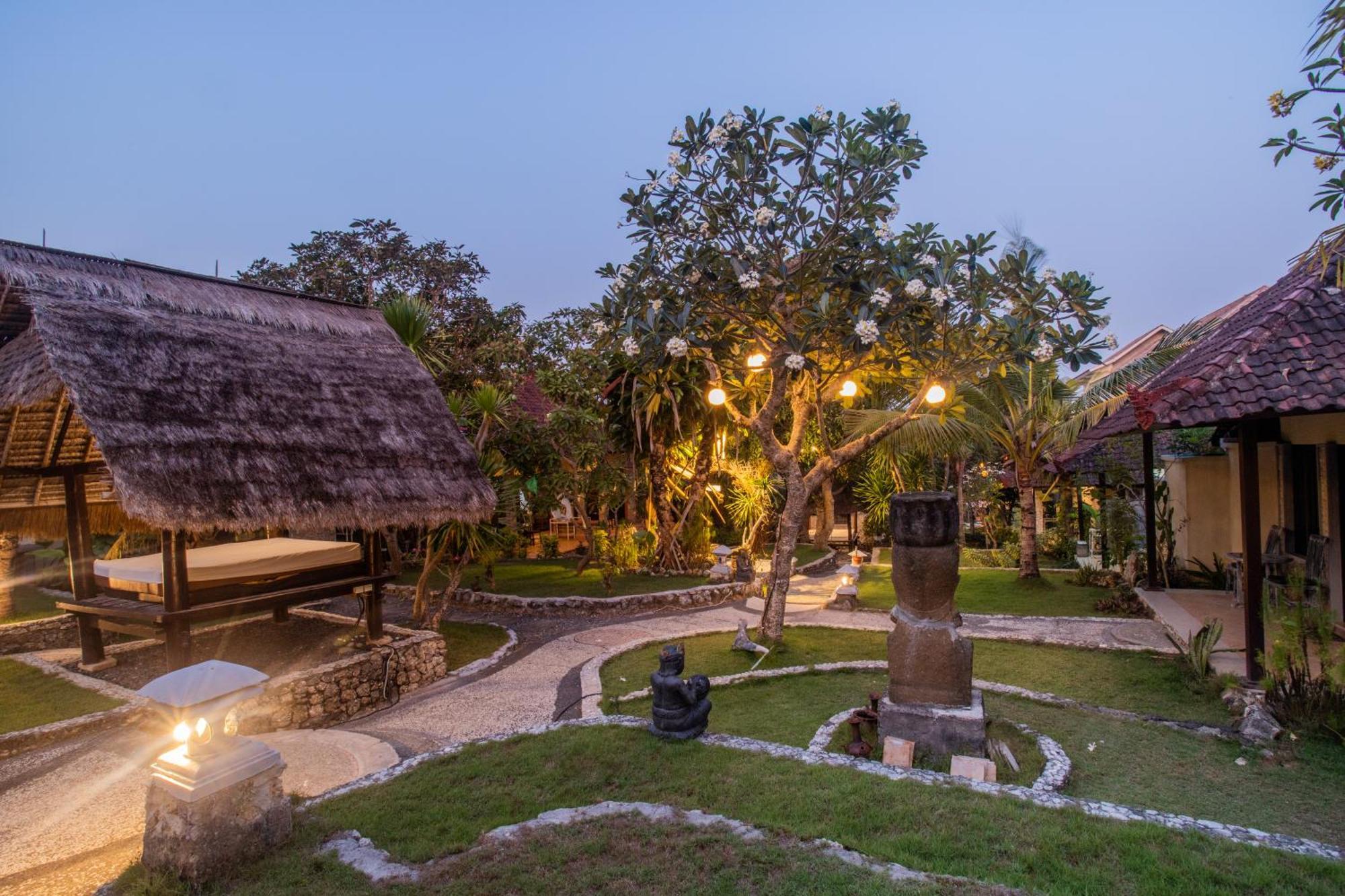 Tropical Garden By Tanis 4*
