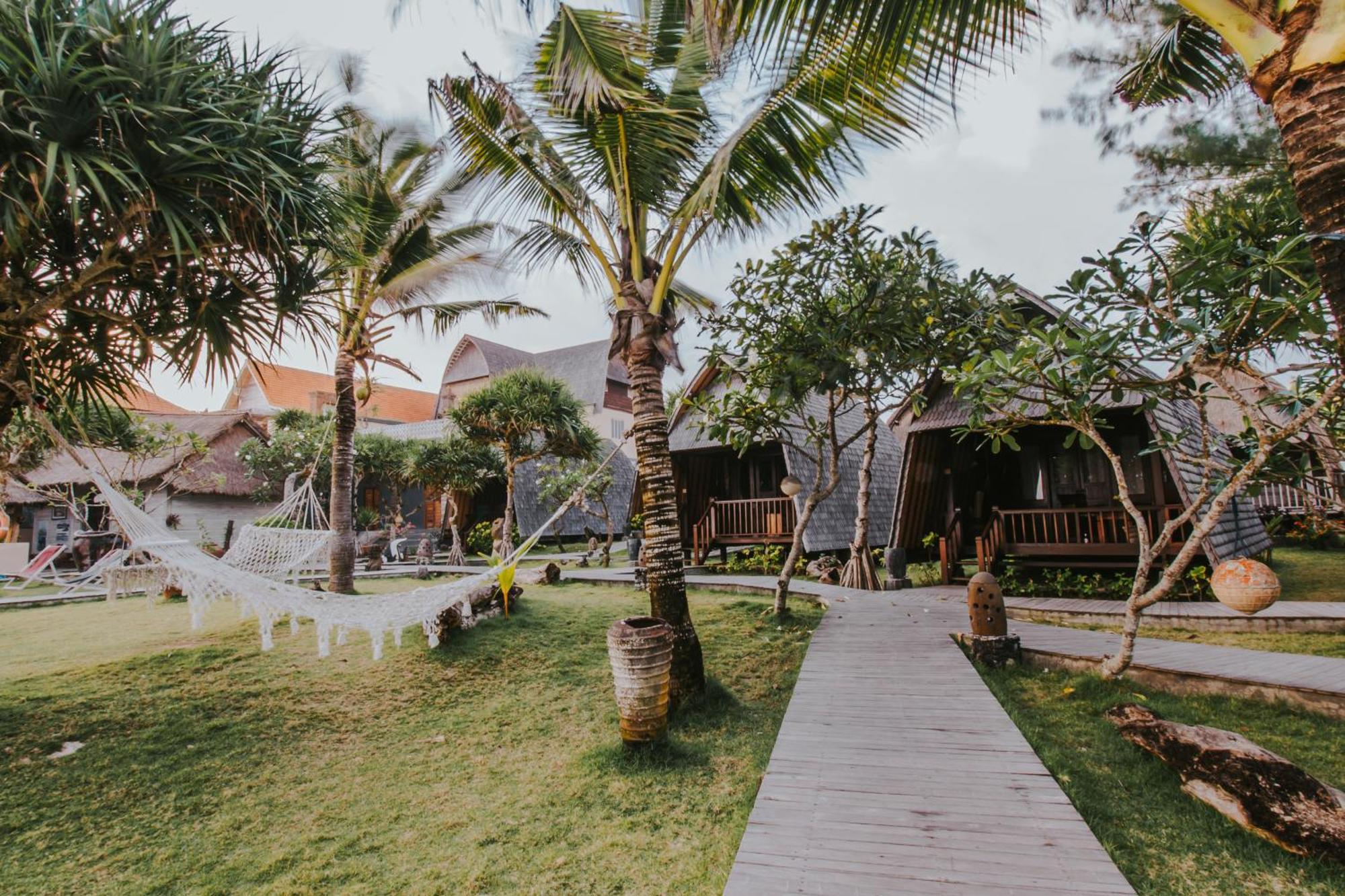 Dream Huts Resort 4*