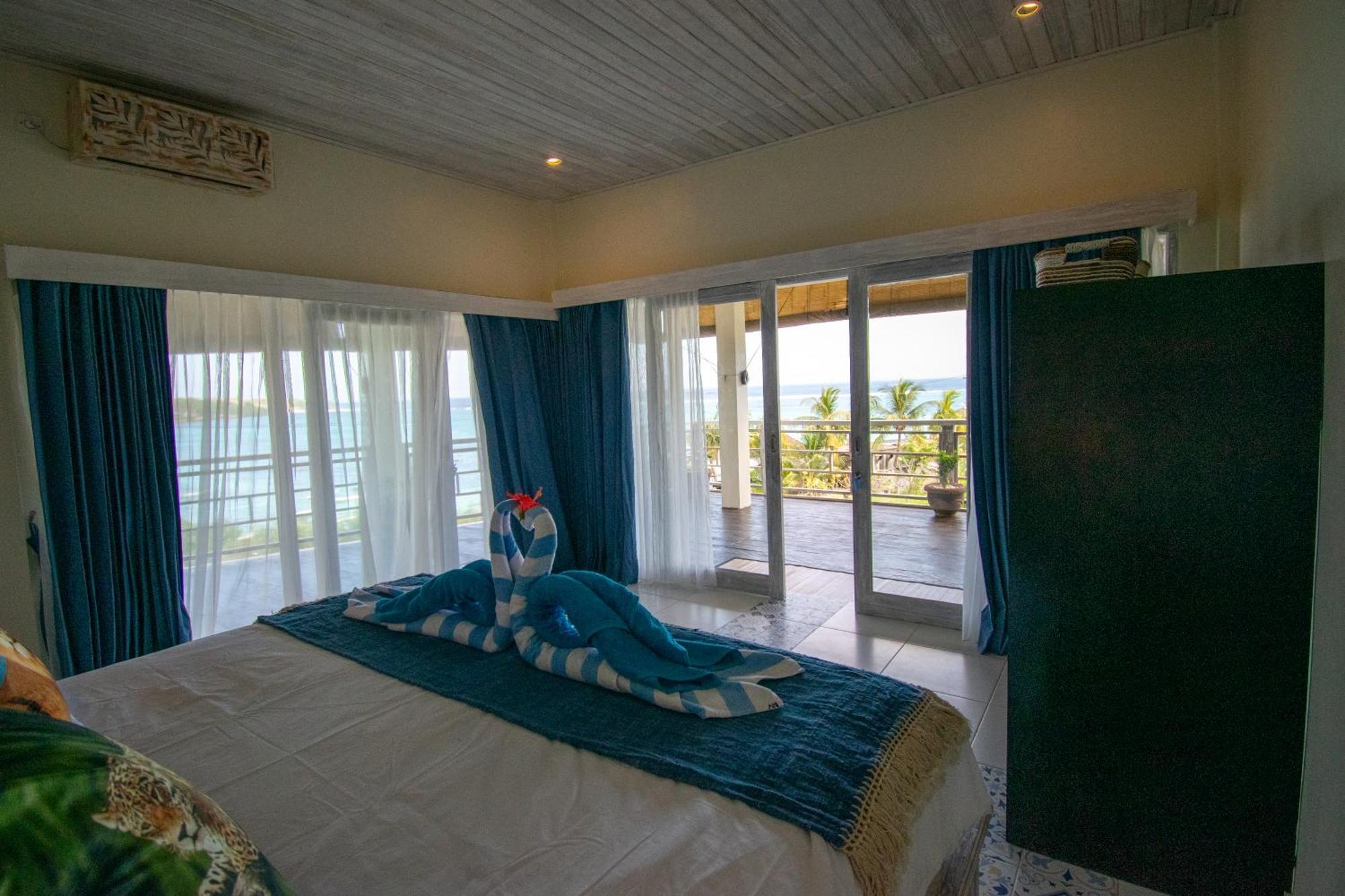 Nusa View - Oceanfront Hotel