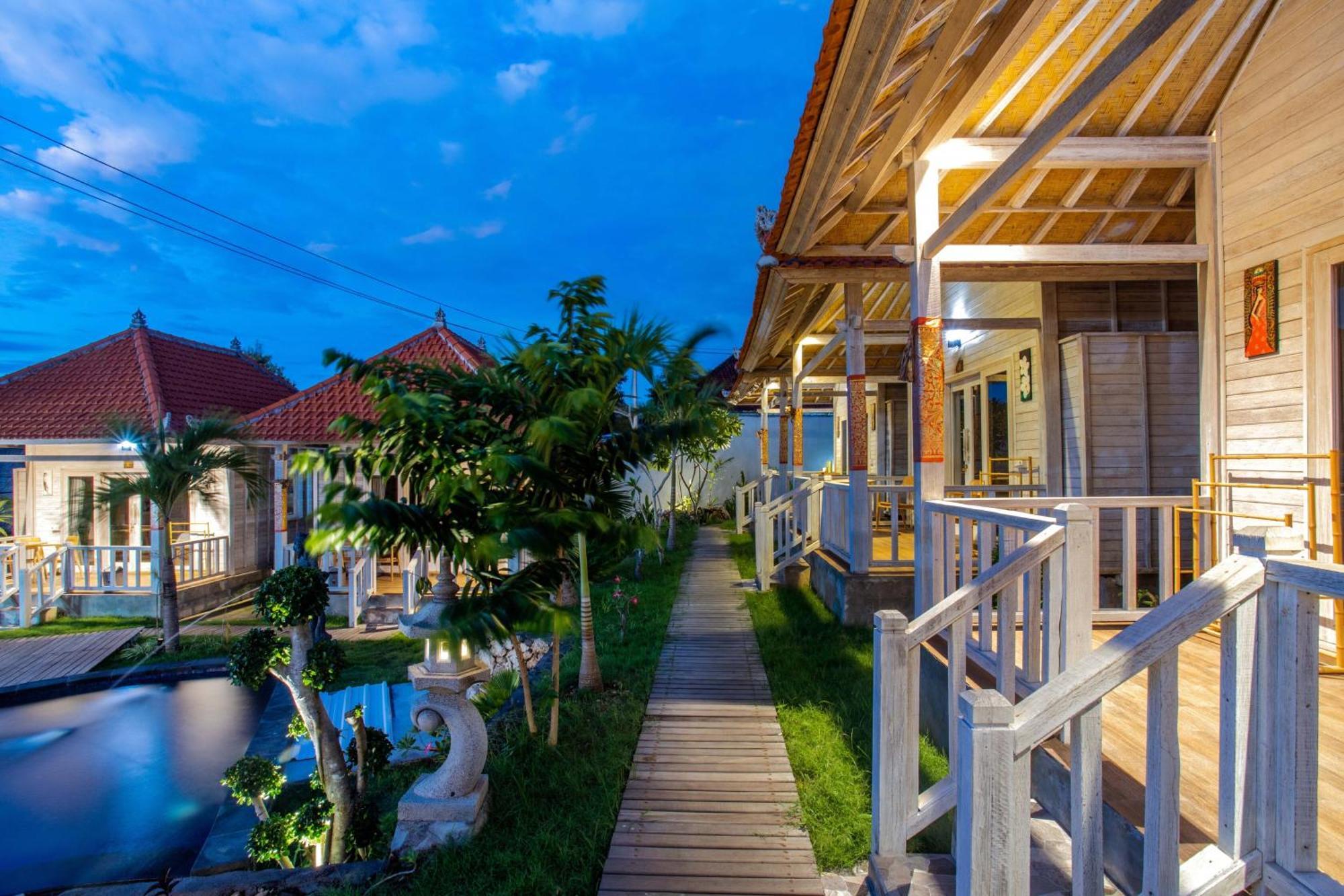 Hotel Blue Sky Ceningan 3*