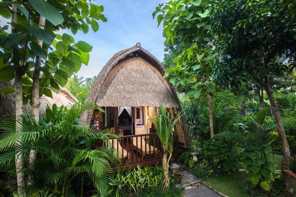 Alam Nusa Huts &