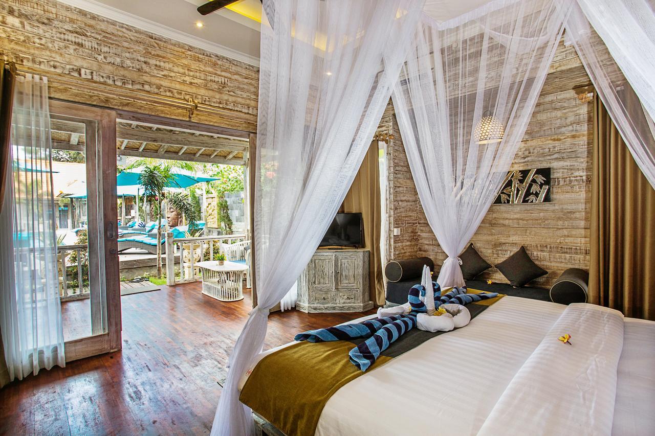 The Palm Grove Hotel