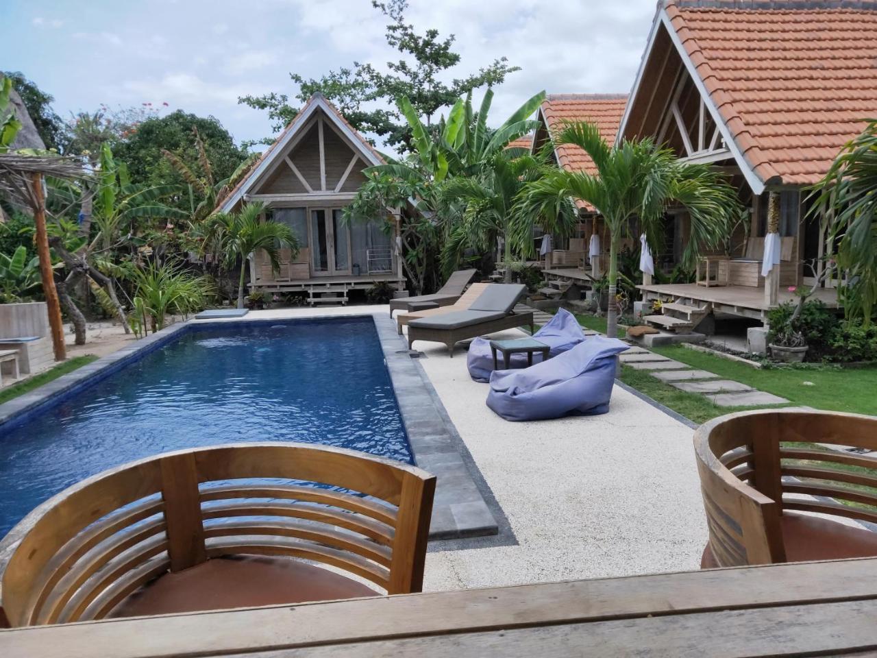 Tiki Bar And 2* Nusa Lembongan (Bali)